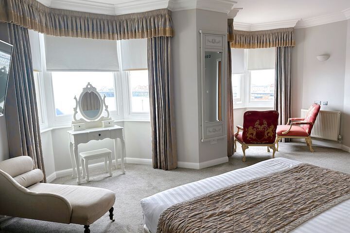 Room 42 of 80