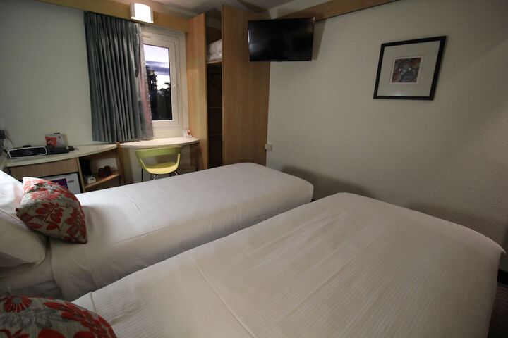 Room 6 of 51