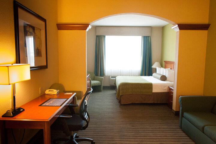 1 King Bed (10 of 10)