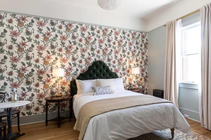 1 Queen Bed (13 of 19)
