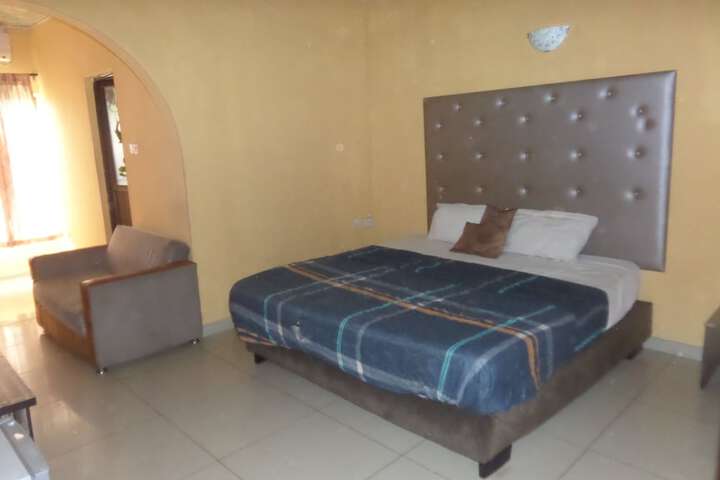 Room 8 of 19