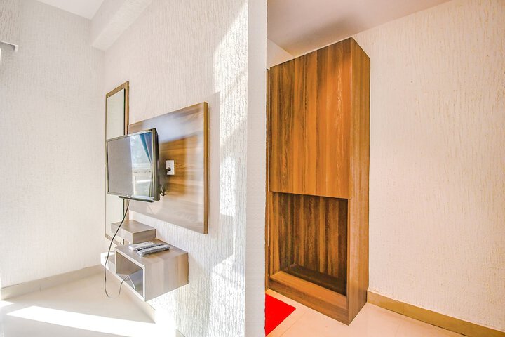Room 12 of 38