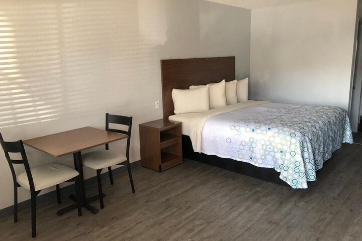 Deluxe King Bed (6 of 12)