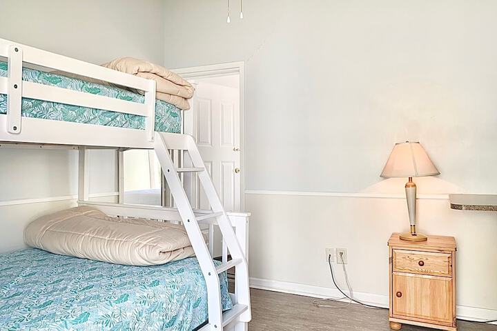 House Queen Size Bed (16 of 25)