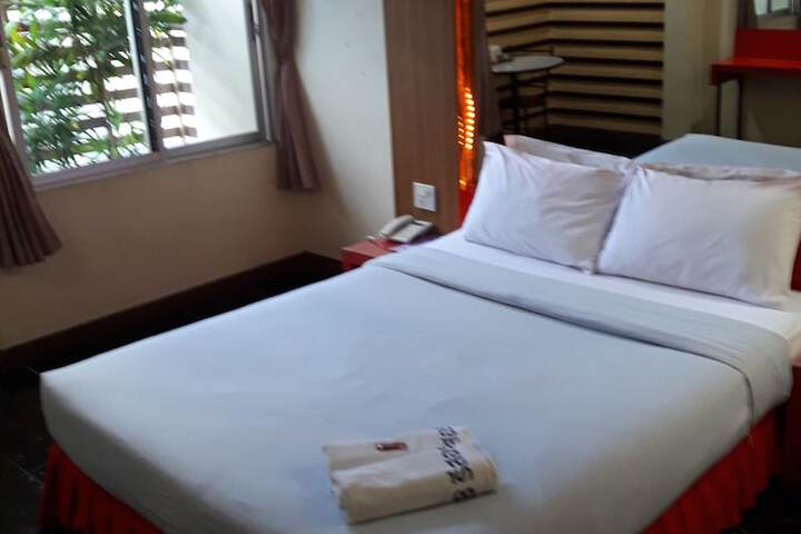 Room 5 of 14