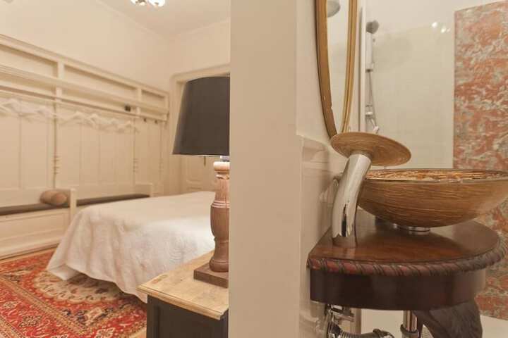 Room 3 of 47