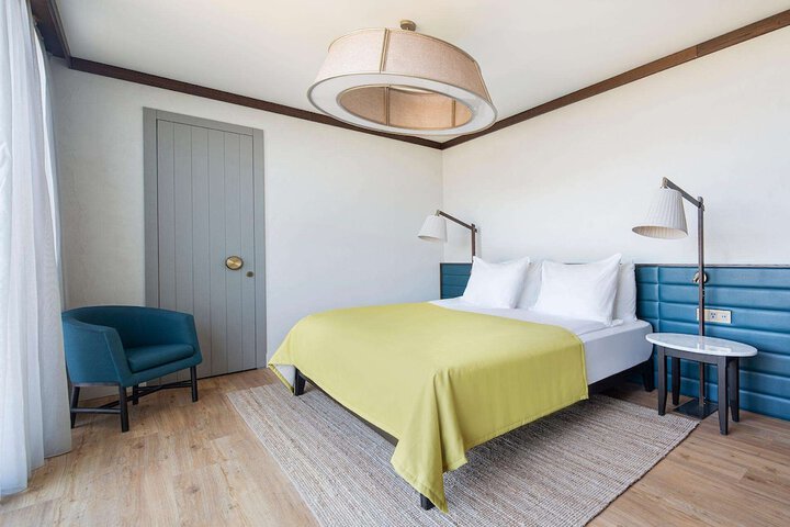 Room 33 of 217