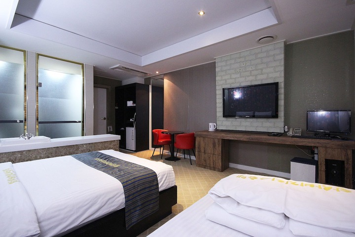 Room 17 of 52