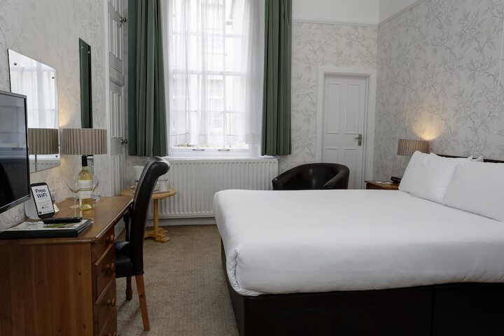 Room 52 of 118