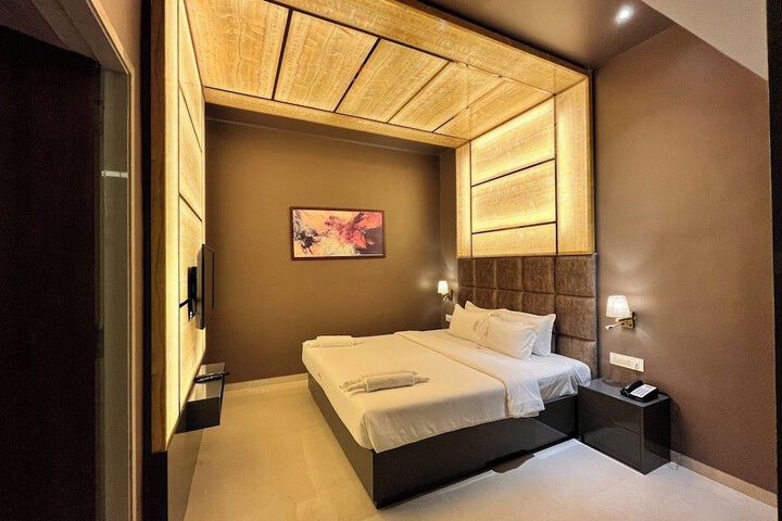 Room 19 of 37