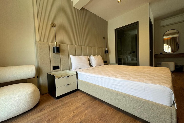 Room 33 of 59