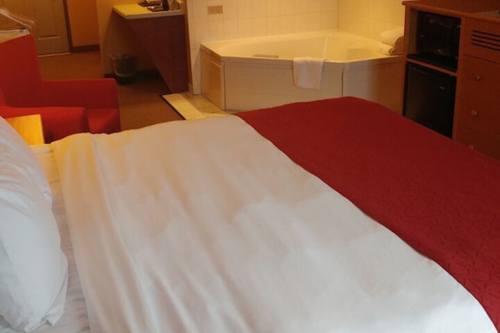 1 King Bed (8 of 25)
