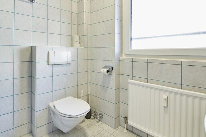 Room 9 of 32