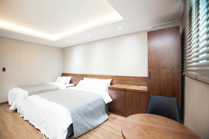 Room 75 of 119