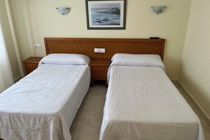 Room 6 of 8