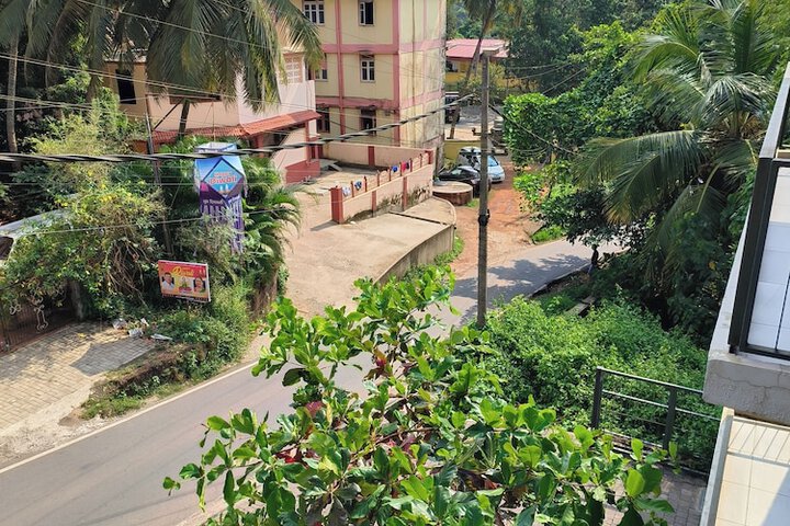 Room 6 of 13