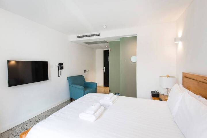 Room 22 of 46