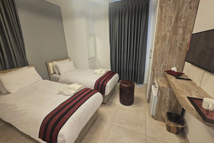 Room 2 of 7