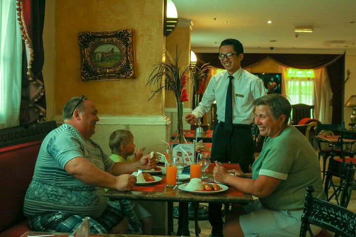 Dining 74 of 101