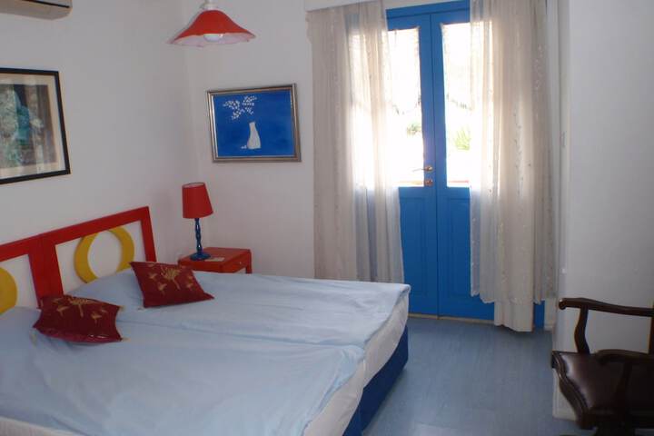 Room 6 of 144