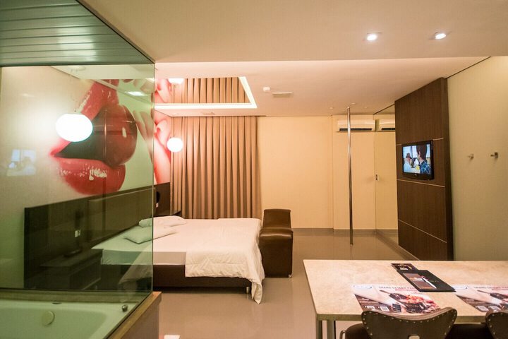 Room 13 of 42