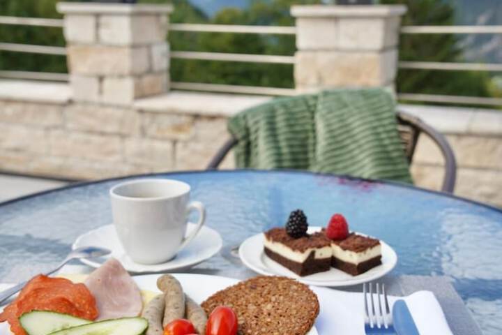 Breakfast/Coffee Service 34 of 62