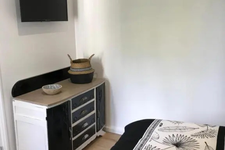 Room 4 of 10