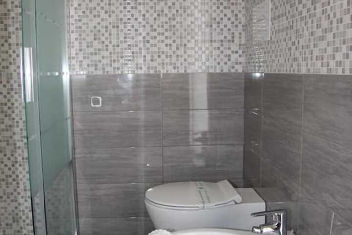 Room 32 of 51