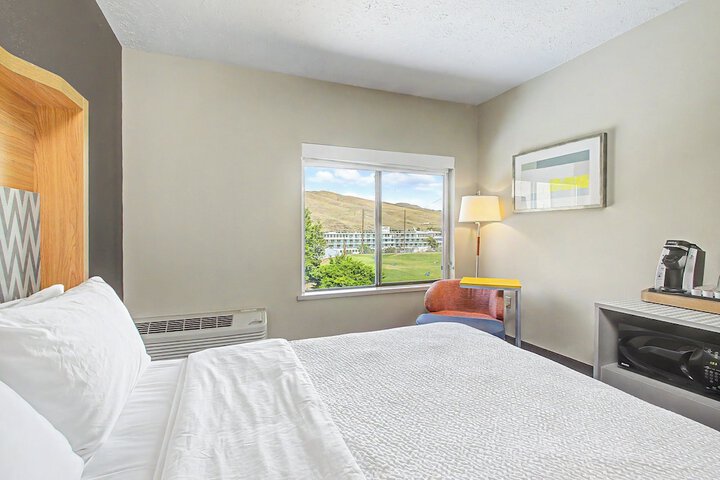 Room 88 of 236