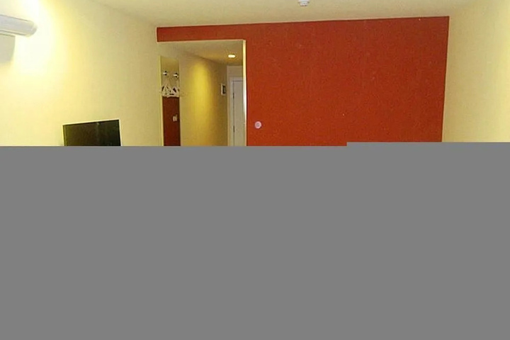 Room 7 of 9