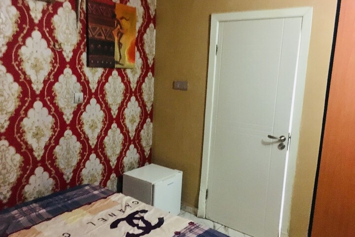 Room 25 of 28