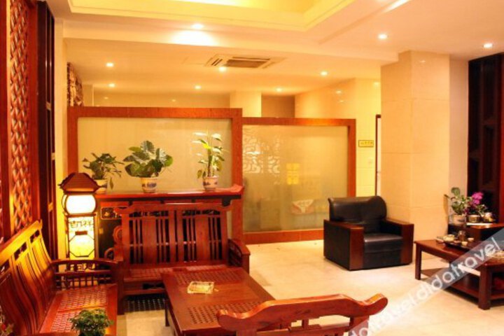 Boyue Hotel (Two Rivers and Four Lakes Dongxi Lane)