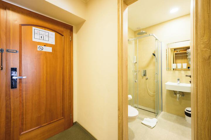 Room 65 of 71