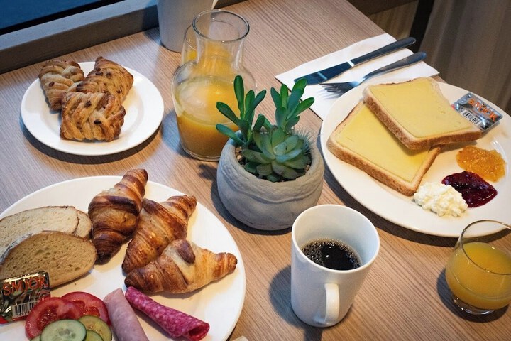 Breakfast/Coffee Service 64 of 77