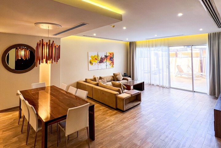 Room 65 of 182