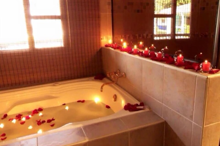 Hot Tub 11 of 18