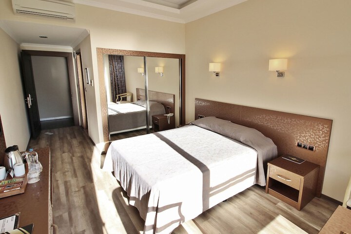 Room 14 of 177