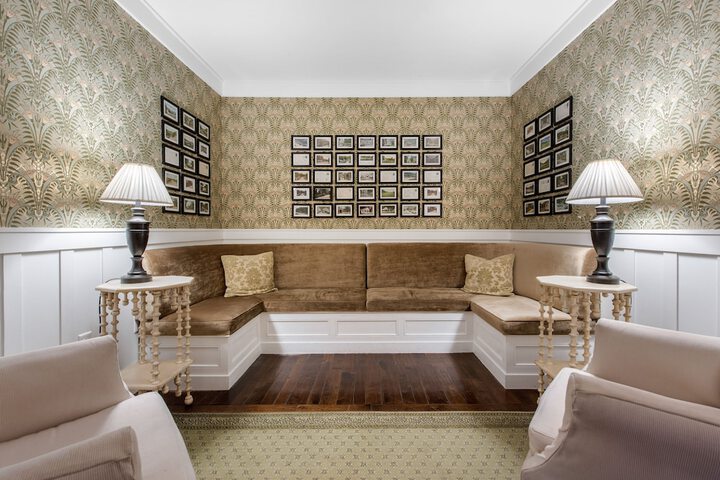 Lounge 157 of 186