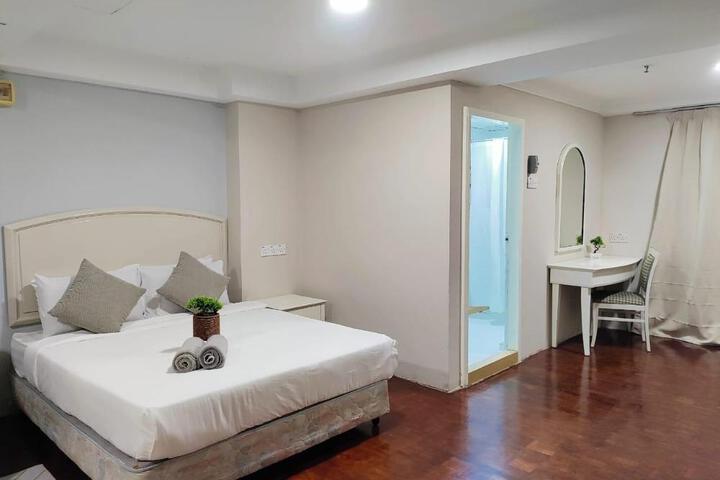 The Little Star Studio Hotel- Star Regency
