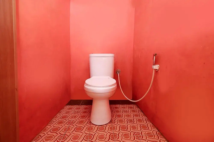 Room 6 of 12