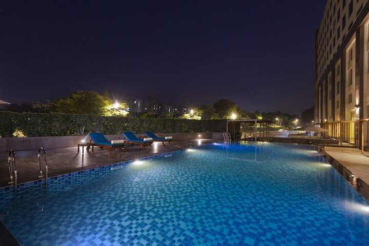Pool 28 of 70