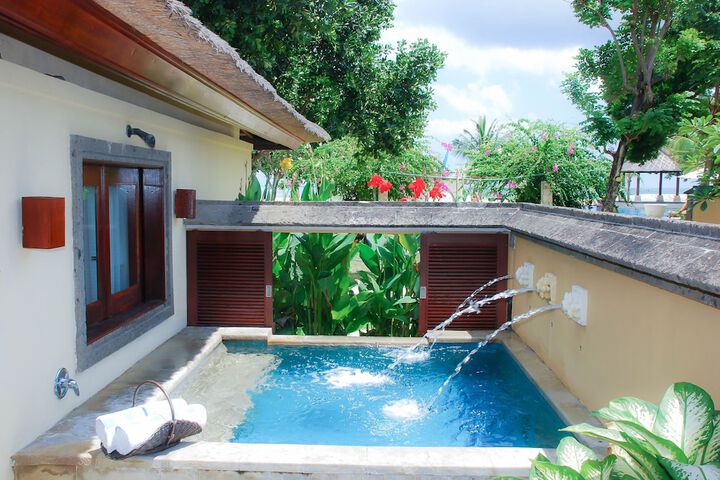 Hotel with Pool