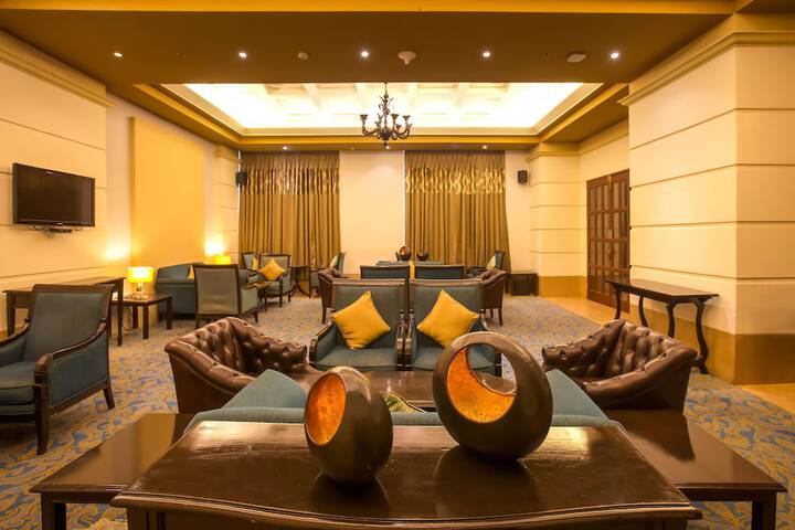 Lounge 74 of 113