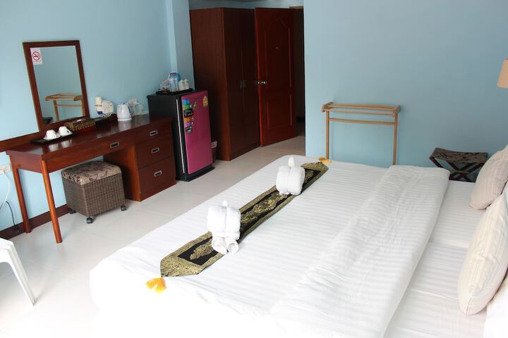 Room 12 of 63