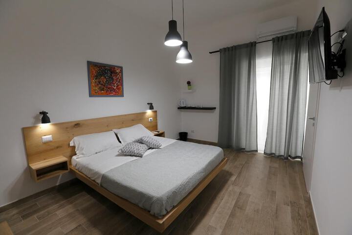 Room 9 of 35