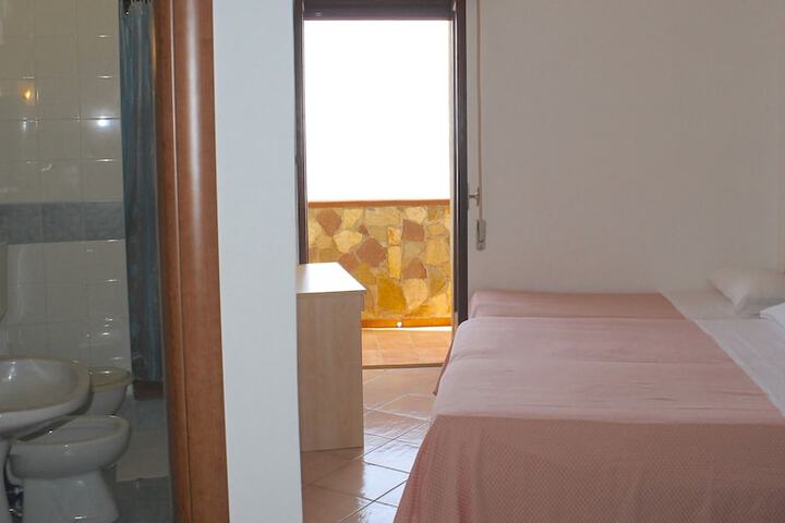 Room 3 of 26