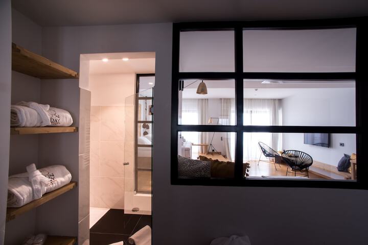 Room 13 of 18