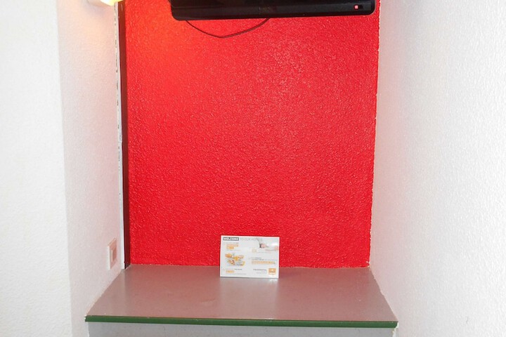 Room 19 of 41