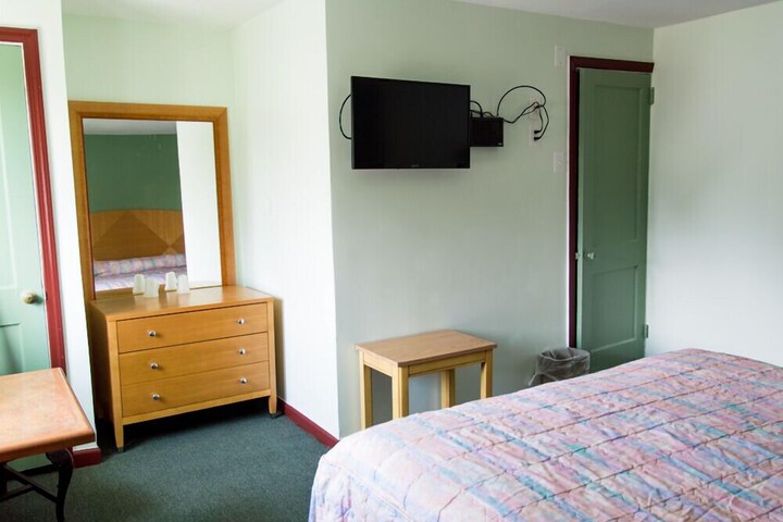 Room 6 of 18