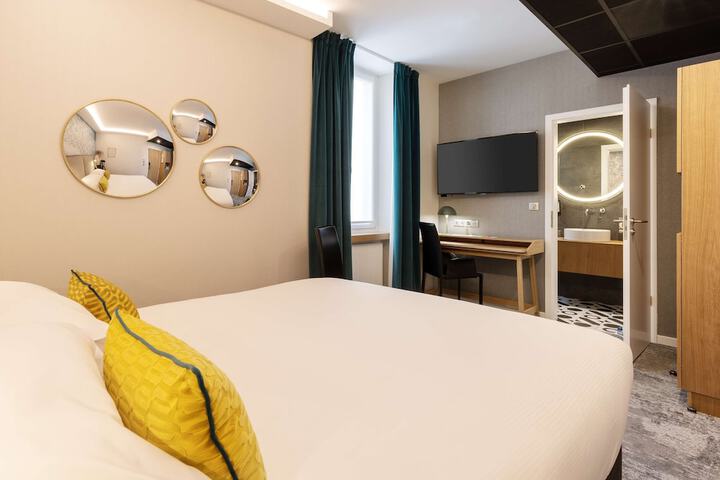 Room 48 of 106